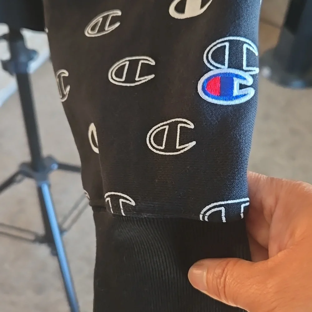 Champion Logo C Pullover Sweater    ✨️ ⭐️ 🖤   Size 3XL  ⭐️ ✨️ - Picture 3 of 8